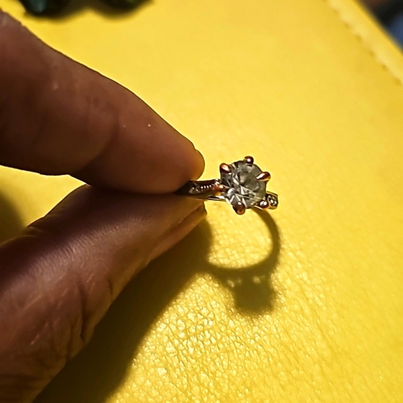 4 Costume Rhinestone Rings - For the price of 1 - Picture 11 of 12